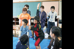 レッツ！スケッチ！キモチのカタチ　2011
大きなジェスチャーでいまの気持ち、表現する
AKASAKI海想日誌、旧赤崎小学校、津奈木町（熊本県）
